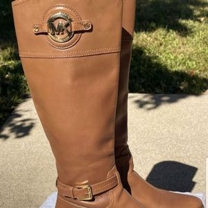 Micheal Kors Boots
